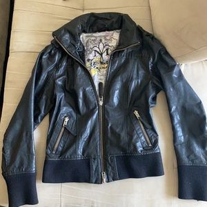 Fitted leather moto-jacket
